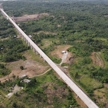 Membelah Kebun Hingga Desa, Ini Beton-Beton Kereta Cepat RI