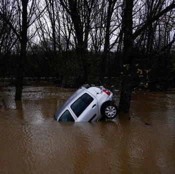 Mencengangkan! Banjir Rendam Puluhan Mobil & Rumah di Spanyol
