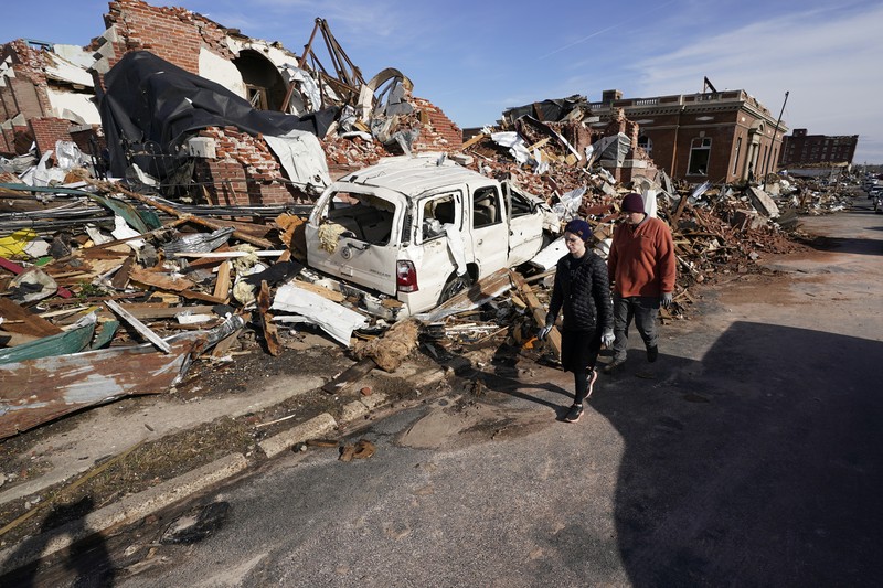 Kerusakan terlihat di pusat kota Mayfield setelah terjangan tornado yang menghancurkan beberapa negara bagian AS, di Mayfield, Kentucky, AS, 11 Desember 2021. (Maxar Technologies/Handout via REUTERS)
