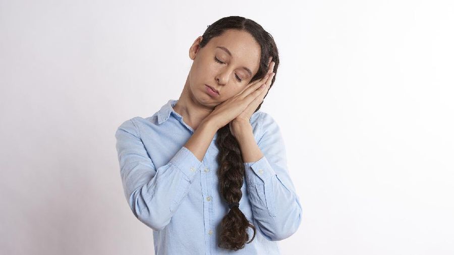 Ilustrasi Tidur di Kantor (Pixabay)