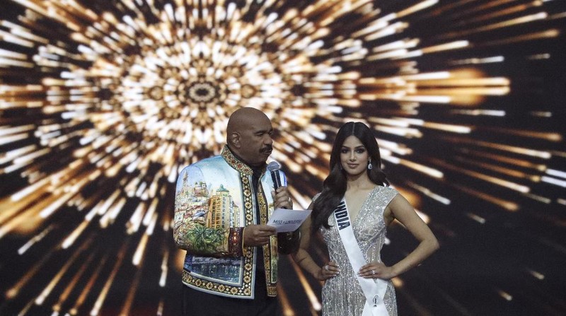 Miss Universe contestants compete during the Miss Universe pageant in the Red Sea resort of Eilat, Israel December 13, 2021. REUTERS/Ronen Zvulun