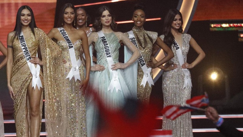 Miss Universe contestants compete during the Miss Universe pageant in the Red Sea resort of Eilat, Israel December 13, 2021. REUTERS/Ronen Zvulun