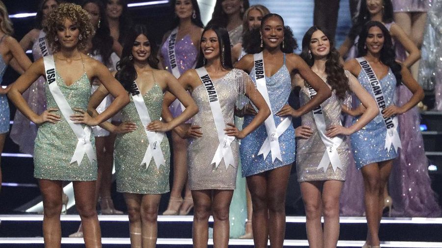 Miss Universe contestants compete during the Miss Universe pageant in the Red Sea resort of Eilat, Israel December 13, 2021. REUTERS/Ronen Zvulun