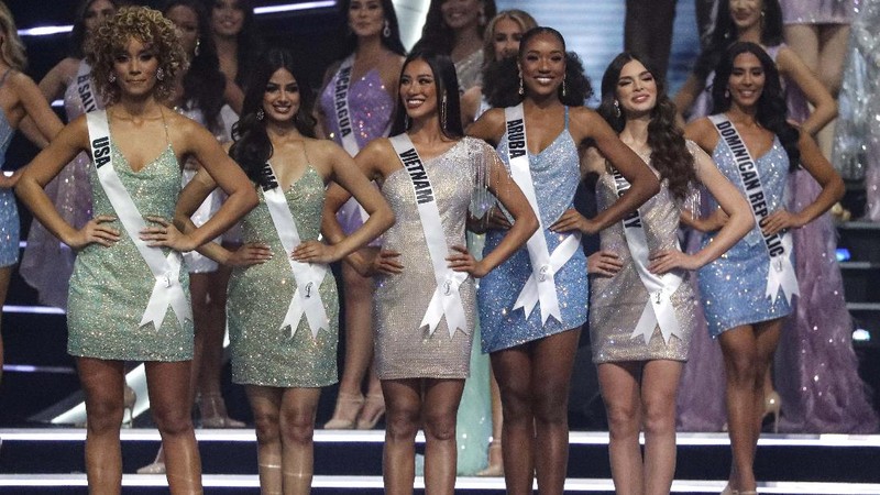 Miss Universe contestants compete during the Miss Universe pageant in the Red Sea resort of Eilat, Israel December 13, 2021. REUTERS/Ronen Zvulun