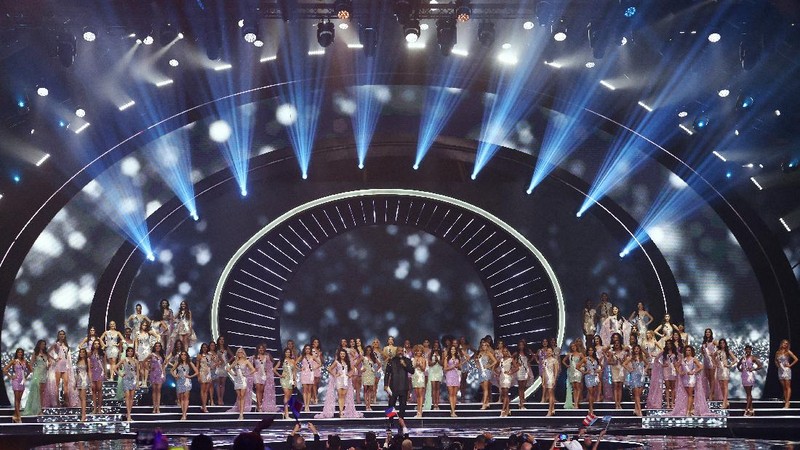 Miss Universe contestants compete during the Miss Universe pageant in the Red Sea resort of Eilat, Israel December 13, 2021. REUTERS/Ronen Zvulun