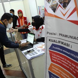 Cari Kerja Susah, Sembako Mahal, KPR Mau Naik, Nasib...