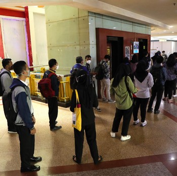 Orang-Orang 'Haus' Dapat Pekerjaan, Job Fair Membeludak!