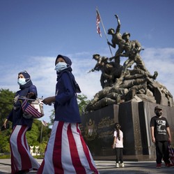 Bye Covid? Malaysia 'Merdeka' Masker, Tak Wajib Dalam Ruangan