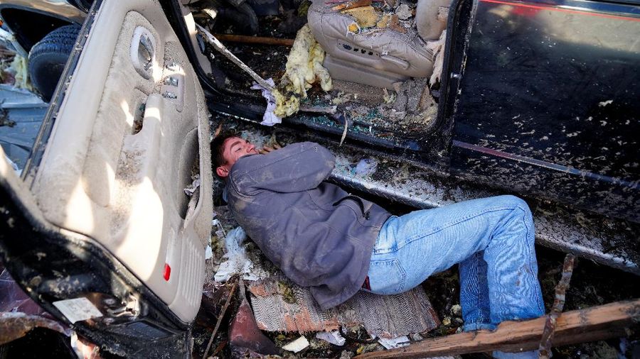 Local residents Darlene Easterwood and Tim Evans embrace after taking part in an outdoor Sunday service with members of First Christian Church and First Presbyterian Church in the aftermath of a tornado in Mayfield, Kentucky, U.S. December 12, 2021. Both churches were left extensively damaged. REUTERS/Adrees Latif
