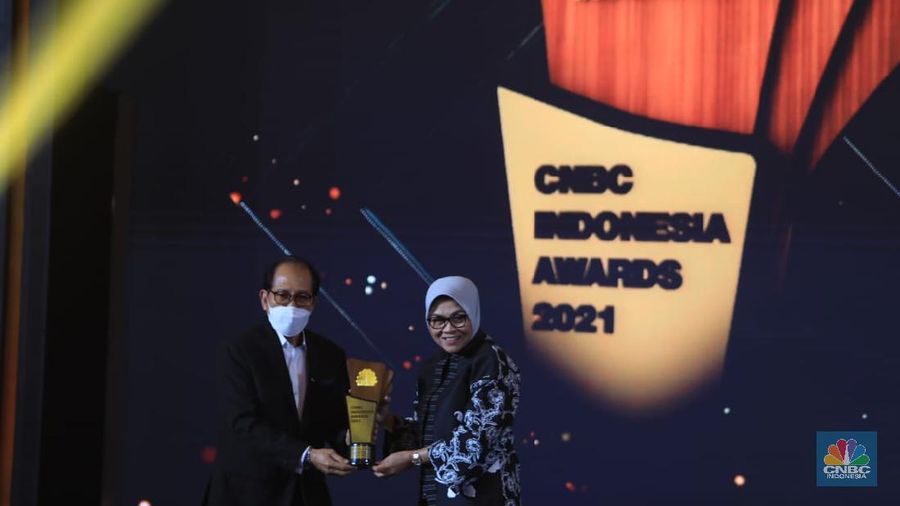 BNI Emerald terpilih menjadi pemenang penghargaan kategori The Most Innovative Priority Banking In Pandemic dalam acara penghargaan CNBC Indonesia Award 2021. (CNBC Indonesia/ Muhammad Sabki)