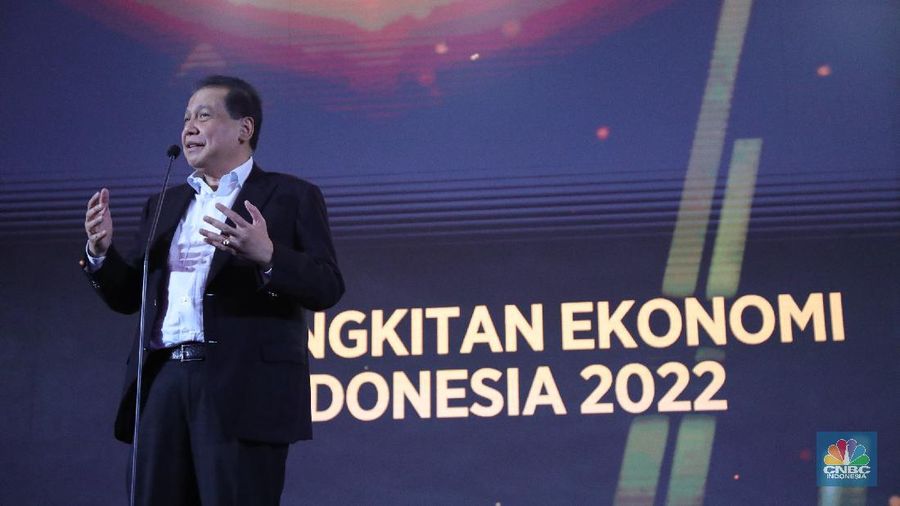 Chairman CT Corp Chairul Tanjung dalam acara penghargaan CNBC Indonesia Award 2021. (CNBC Indonesia/ Tri Susilo)