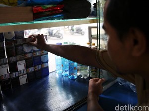 Warung Kelontong Protes Aturan Larangan Jual Rokok Beratkan Ekonomi