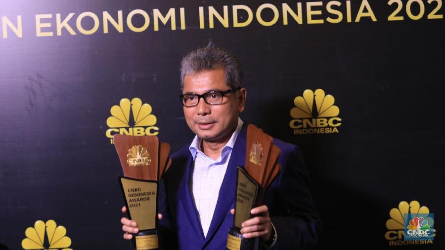 Direktur Utama PT Bank Rakyat Indonesia Tbk (BRI) Sunarso terpilih menjadi pemenang penghargaan The Best CEO 2021 dan PT Bank Rakyat Indonesia Tbk (BRI) terpilih menjadi pemenang penghargaan kategori The Most Adaptive Titan Bank 2021 dalam acara penghargaan CNBC Indonesia Award 2021.