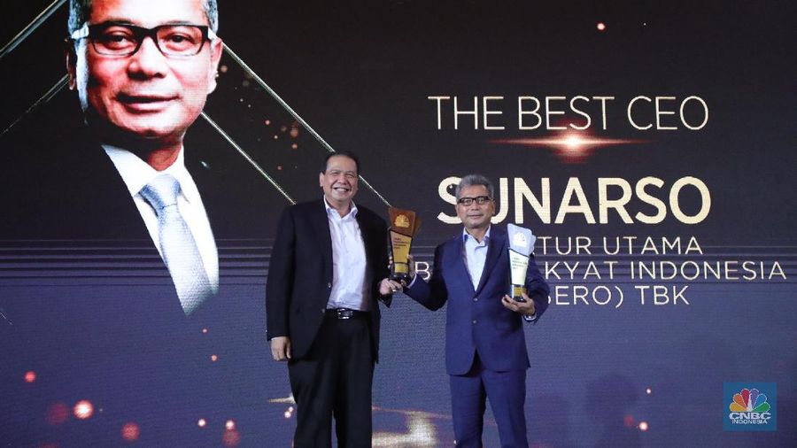 PT. Ajaib Sekuritas Asia terpilih menjadi pemenang penghargaan kategori The Best Retail Brokerage Firm dalam acara penghargaan CNBC Indonesia Award 2021. (CNBC Indonesia/ Tri Susilo)