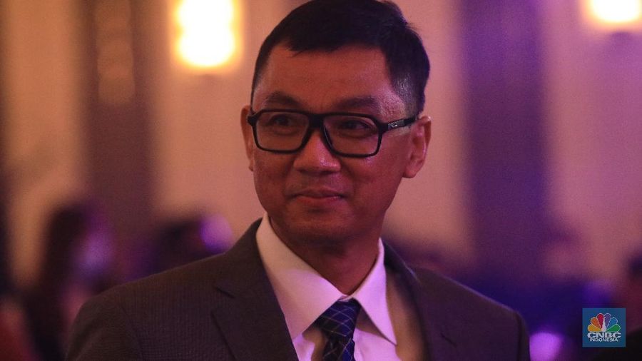 Dirut PLN Darmawan Prasodjo dalam acara penghargaan CNBC Indonesia Award 2021. (CNBC Indonesia/ Muhammad Sabki)