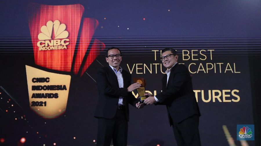 PT. Ajaib Sekuritas Asia terpilih menjadi pemenang penghargaan kategori The Best Retail Brokerage Firm dalam acara penghargaan CNBC Indonesia Award 2021. (CNBC Indonesia/ Tri Susilo)