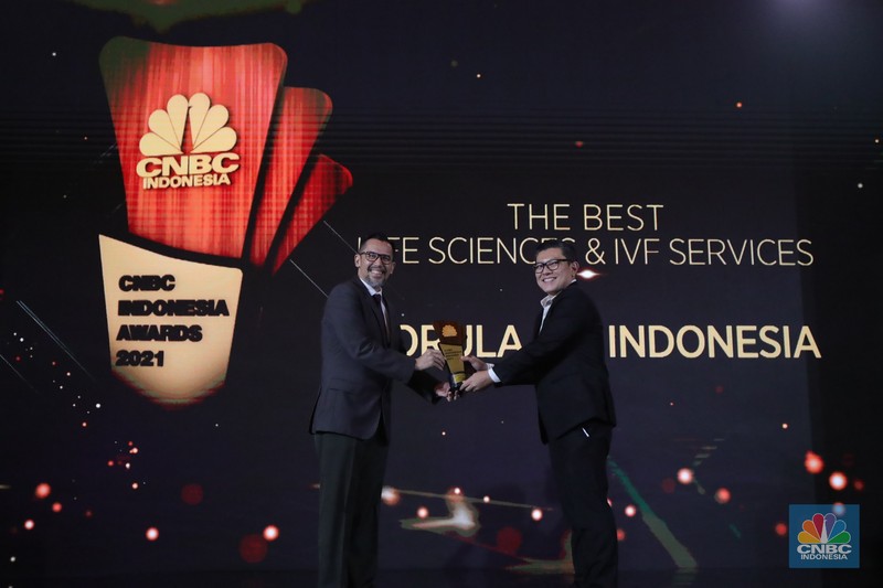 PT. Ajaib Sekuritas Asia terpilih menjadi pemenang penghargaan kategori The Best Retail Brokerage Firm dalam acara penghargaan CNBC Indonesia Award 2021. (CNBC Indonesia/ Tri Susilo)