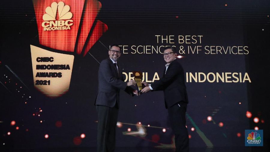 PT. Ajaib Sekuritas Asia terpilih menjadi pemenang penghargaan kategori The Best Retail Brokerage Firm dalam acara penghargaan CNBC Indonesia Award 2021. (CNBC Indonesia/ Tri Susilo)