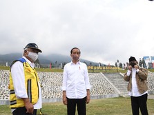 Jokowi Resmikan 'Penampung Aliran Sungai' Raksasa di Jateng