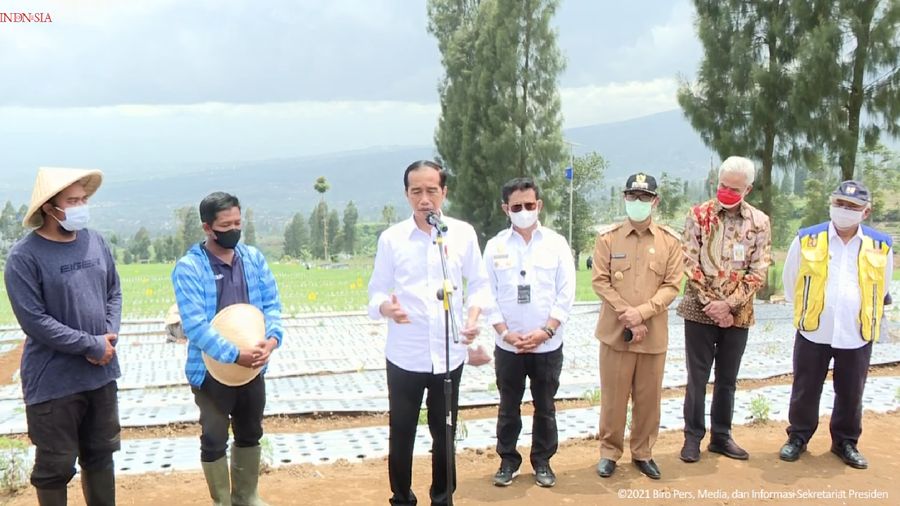 Presiden Jokowi Tinjau Lokasi Food Estate, Temanggung, 14 Desember 2021. (Tangkapan Layar Youtube  Sekretariat Presiden)