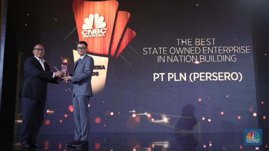 PT. Ajaib Sekuritas Asia terpilih menjadi pemenang penghargaan kategori The Best Retail Brokerage Firm dalam acara penghargaan CNBC Indonesia Award 2021. (CNBC Indonesia/ Tri Susilo)