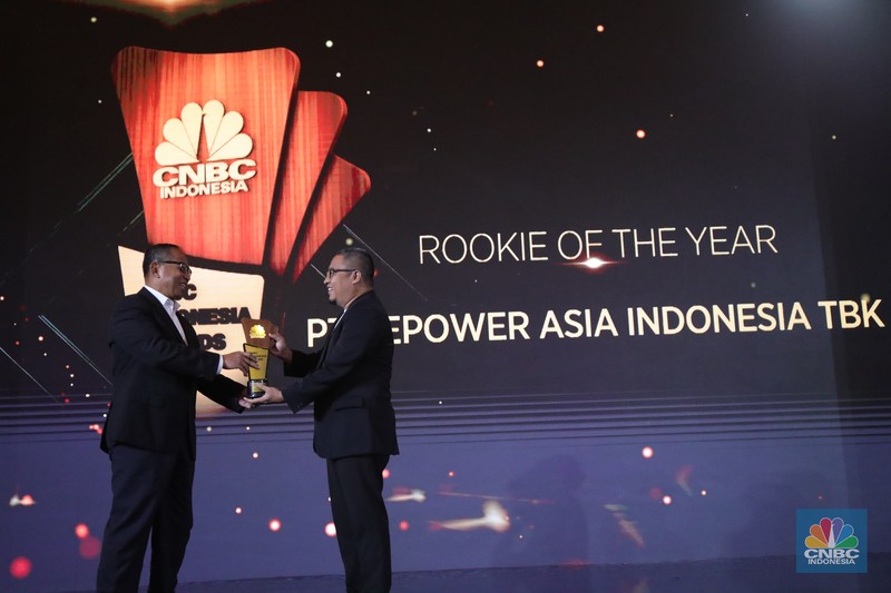 PT. Ajaib Sekuritas Asia terpilih menjadi pemenang penghargaan kategori The Best Retail Brokerage Firm dalam acara penghargaan CNBC Indonesia Award 2021. (CNBC Indonesia/ Tri Susilo) PT. Ajaib Sekuritas Asia terpilih menjadi pemenang penghargaan kategori The Best Retail Brokerage Firm dalam acara penghargaan CNBC Indonesia Award 2021. (CNBC Indonesia/ Tri Susilo)