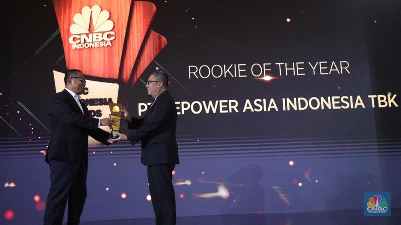 PT. Ajaib Sekuritas Asia terpilih menjadi pemenang penghargaan kategori The Best Retail Brokerage Firm dalam acara penghargaan CNBC Indonesia Award 2021. (CNBC Indonesia/ Tri Susilo)