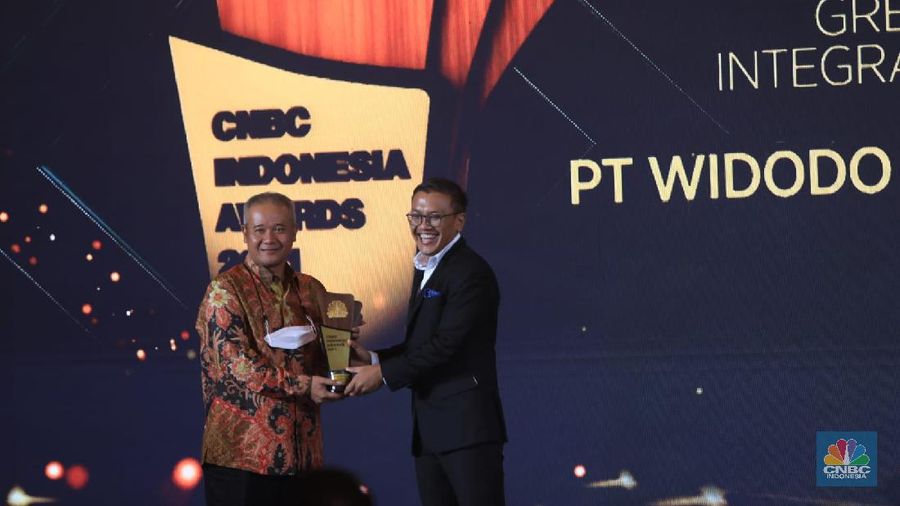 PT. Widodo Makmur Perkasa Tbk terpilih menjadi pemenang penghargaan kategori  The Best Green Sustainable Integrated Agro Industry dalam acara penghargaan CNBC Indonesia Award 2021. (CNBC Indonesia/Muhammad Sabki)