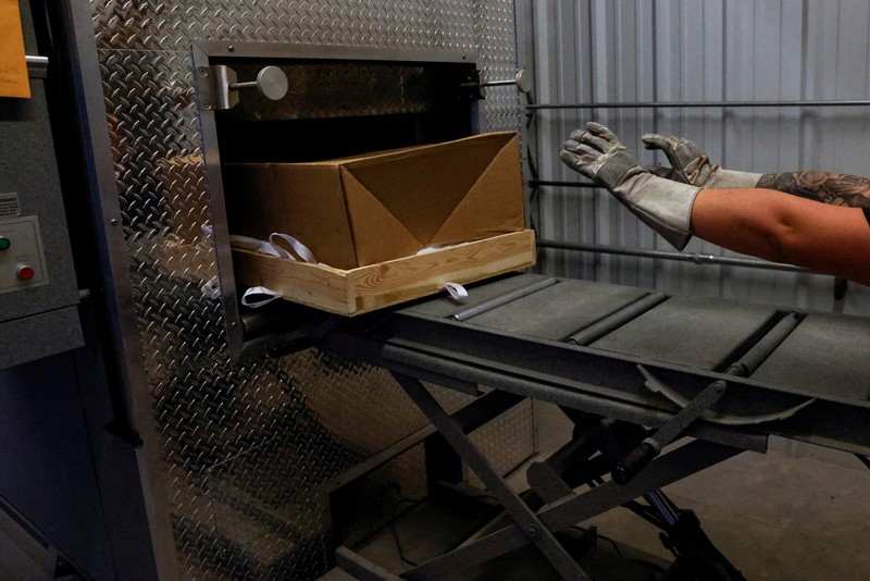 Test Covid-19 di New York City, AS Orang-orang mengantre untuk mengikuti tes COVID-19 di situs pengujian pop-up di New York City, AS (14/12/2021). (REUTERS/Brendan McDermid)