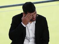 Teteskan Air Mata, Sergio Aguero Pensiun dari Sepakbola