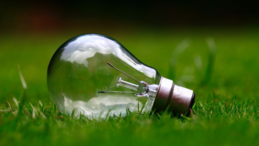 Ilustrasi Bohlam Green Energy