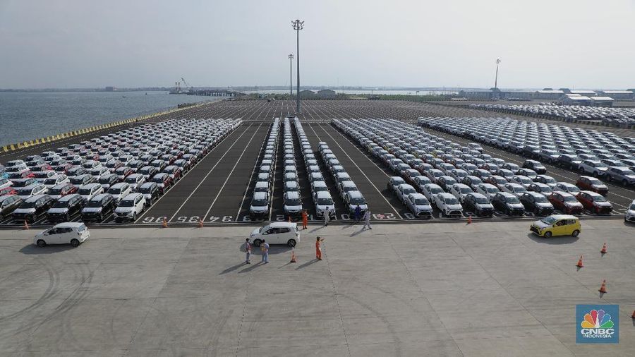 Aktivitas Terminal Kendaraan di Pelabuhan Internasional Patimban, Subang, Jawa Barat, Jumat (17/12/2021). (CNBC Indonesia/ Tri Susilo)