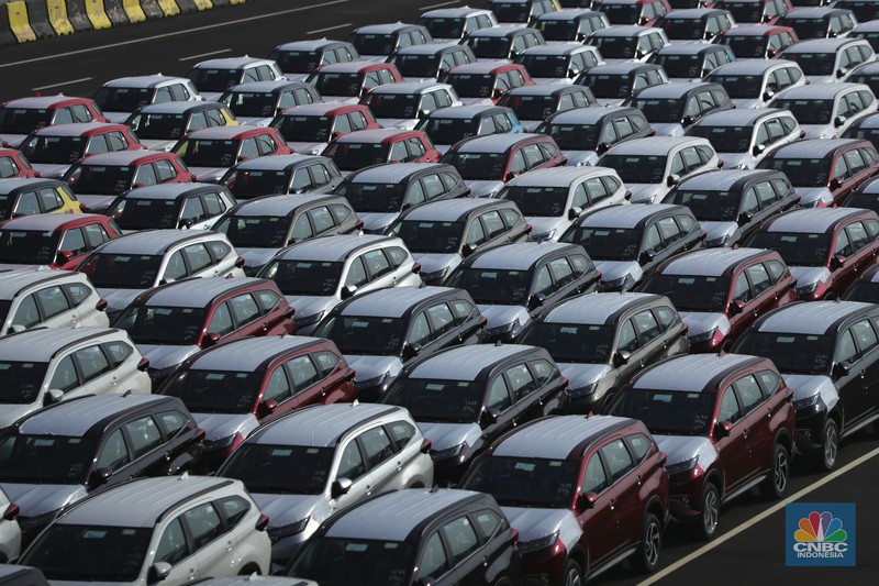 Ekspor Mobil Perdana di Terminal kendaraan Pelabuhan Patimban, Subang Ekspor Mobil Perdana di Terminal kendaraan Pelabuhan Patimban, Subang, Jumat (17/12/2021). (CNBC Indonesia/ Tri Susilo)