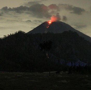 Potret Terkini Gunung Semeru Siaga 3