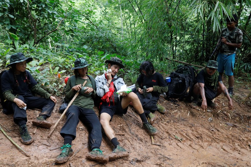 Ratusan warga dan anak-anak melarikan diri ke Thailand akibat perang yang terjadi antara kubu junta militer dan kelompok pemberontak etnis minoritas Myanmar. (REUTERS/STRINGER) Ratusan warga dan anak-anak melarikan diri ke Thailand akibat perang yang terjadi antara kubu junta militer dan kelompok pemberontak etnis minoritas Myanmar. (REUTERS/STRINGER)