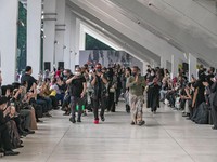Menengok Busana Muslim Langganan Para Artis
