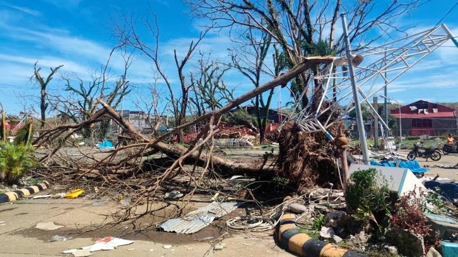 Foto udara menunjukkan, Filipina diterjang badai Topan Rai. (via REUTERS/PHILIPPINE COAST GUARD)