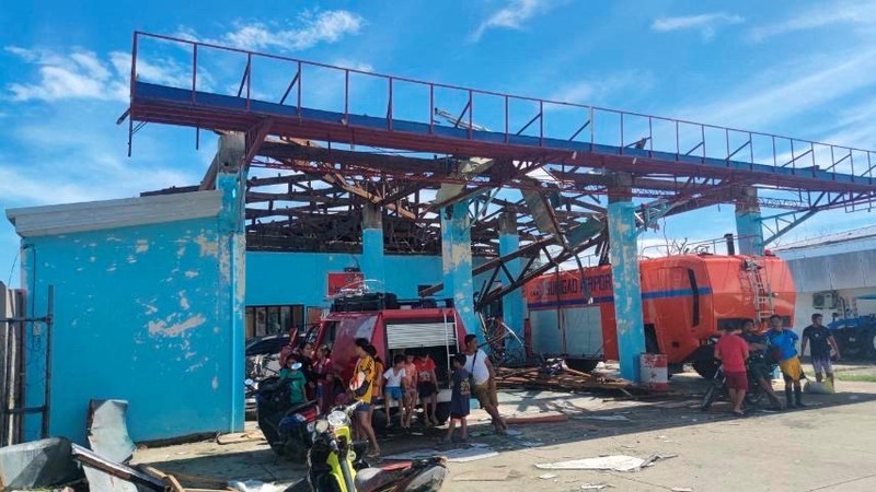 Foto udara menunjukkan, Filipina diterjang badai Topan Rai. (via REUTERS/PHILIPPINE COAST GUARD)