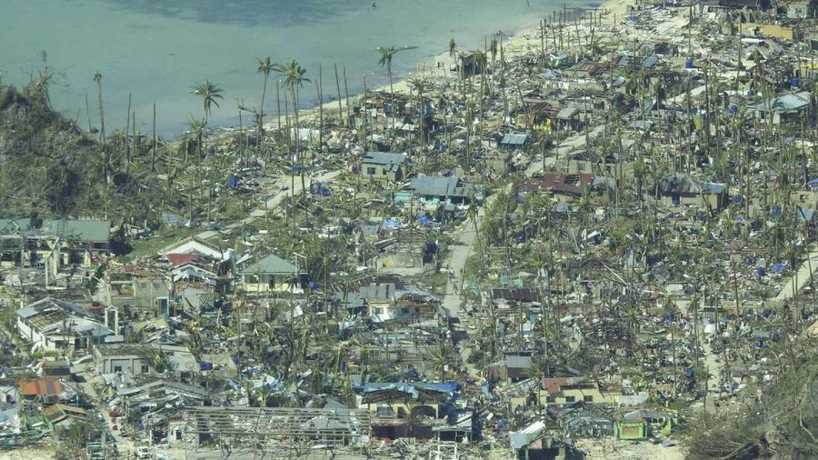 Foto udara menunjukkan, Filipina diterjang badai Topan Rai. AP/