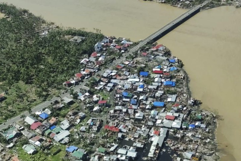Foto udara menunjukkan, Filipina diterjang badai Topan Rai. AP/
