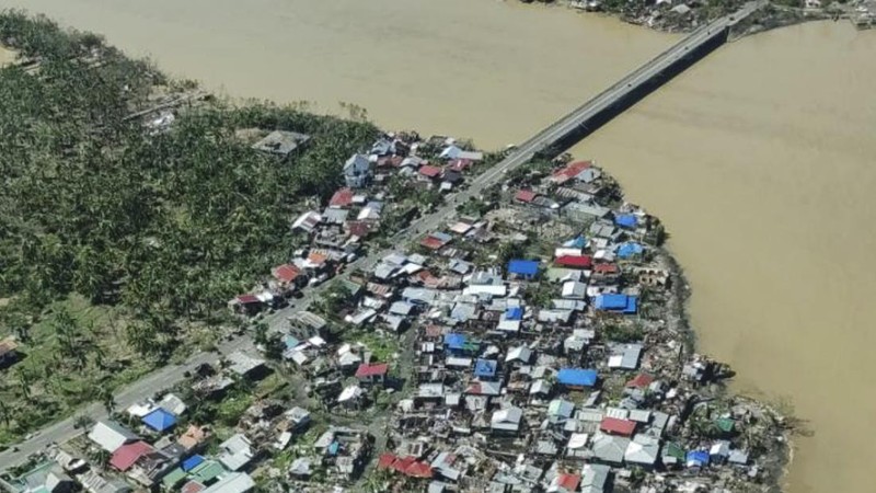Foto udara menunjukkan, Filipina diterjang badai Topan Rai. AP/