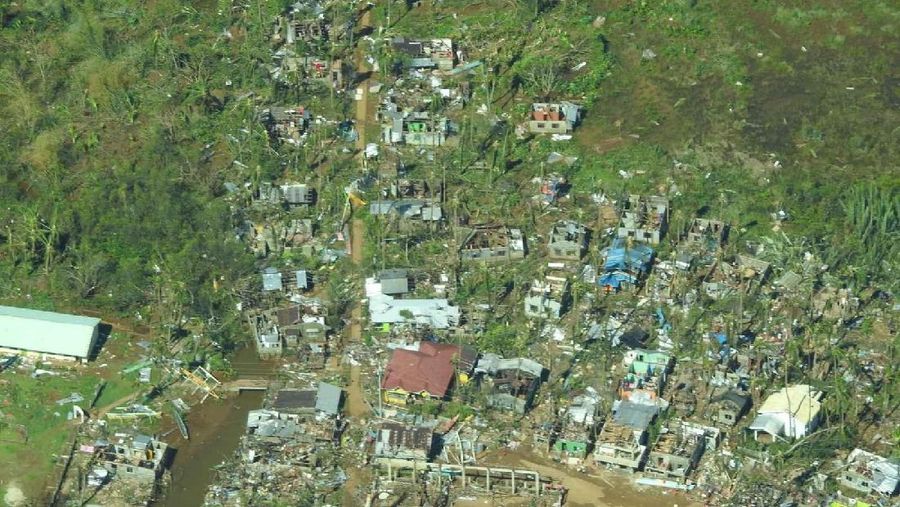 Foto udara menunjukkan, Filipina diterjang badai Topan Rai. AP/