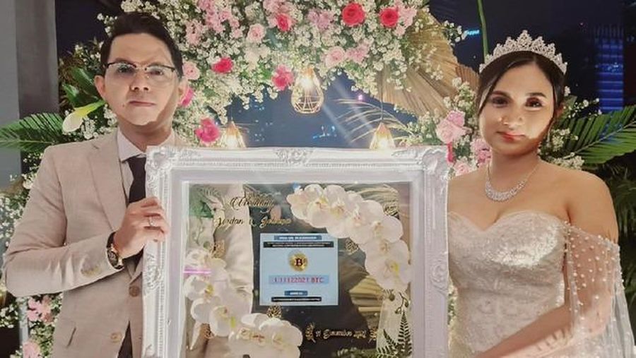 Pasangan penganten di Indonesia menikah dengan mahar atau mas kawin bitcoin sebanyak 1,11 keping senilai Rp719 juta. (Dok. Istimewa).