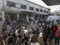 Tragis! Belasan Orang Tewas Akibat Ledakan Bank di Pakistan