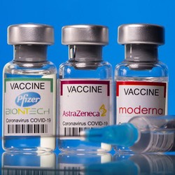 Bos Pfizer Ramal Kapan Covid Berakhir, Ternyata Bukan 2022!