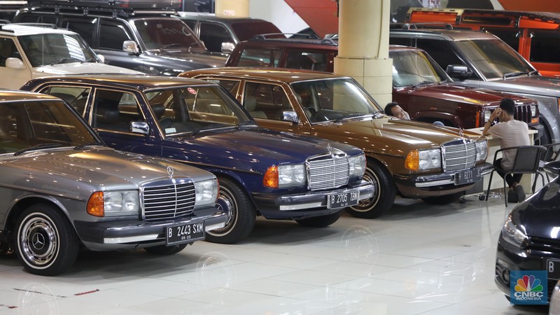 Bursa Mobil Blok M Mall, Jakarta Selatan, Senin (20/12/2021). (CNBC Indonesia/Andrean Kristianto)