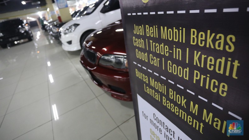 Bursa Mobil Blok M Mall, Jakarta Selatan, Senin (20/12/2021). (CNBC Indonesia/Andrean Kristianto)
