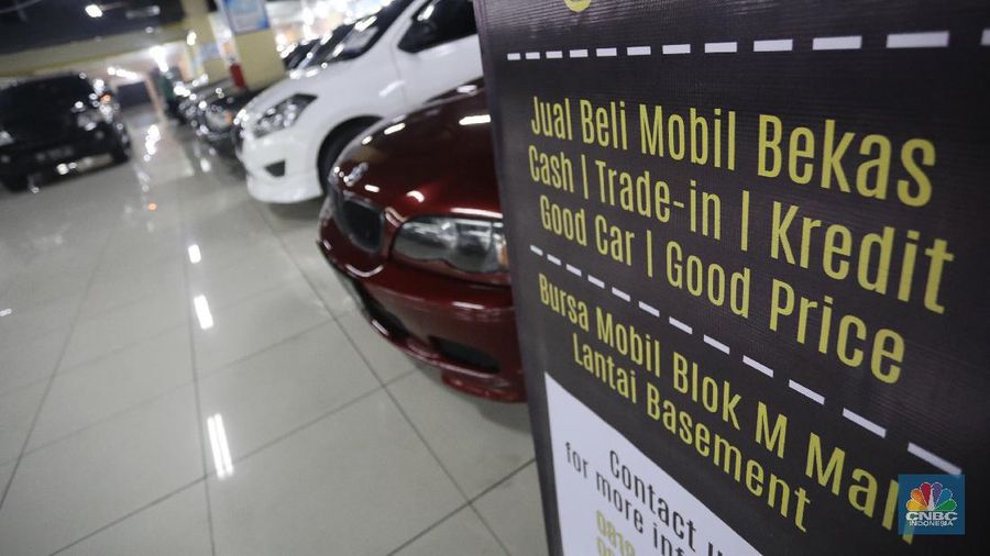 Bursa Mobil Blok M Mall, Jakarta Selatan, Senin (20/12/2021). (CNBC Indonesia/Andrean Kristianto)