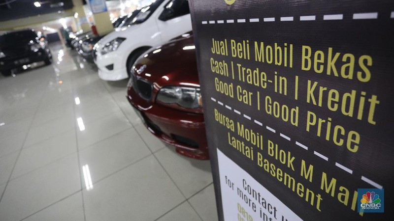 Bursa Mobil Blok M Mall, Jakarta Selatan, Senin (20/12/2021). (CNBC Indonesia/Andrean Kristianto)