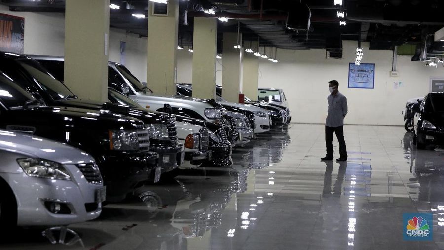 Bursa Mobil Blok M Mall, Jakarta Selatan, Senin (20/12/2021). (CNBC Indonesia/Andrean Kristianto)
